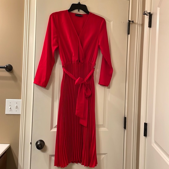 Pretty Little Things pleated midi dress - Picture 1 of 5